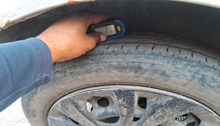 2012 Maruti Wagon R 1.0 LXI CNG, CNG, Manual, 1,02,044 km, tyre