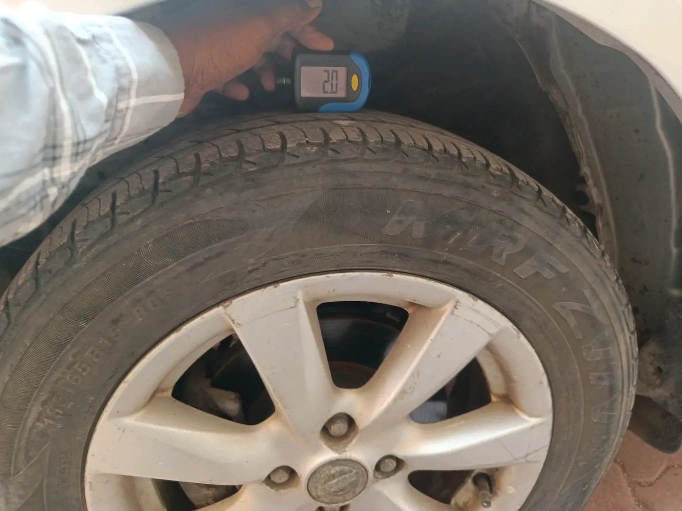 2012 Nissan Sunny XV PETROL, CNG, Manual, 68,695 km, tyre