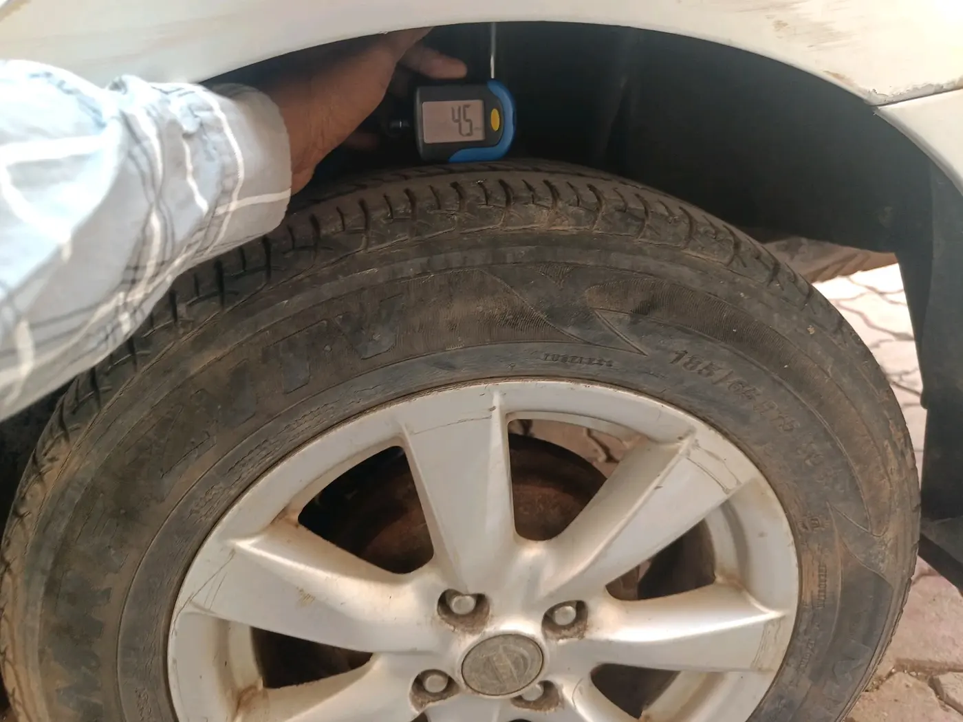 2012 Nissan Sunny XV PETROL, CNG, Manual, 68,695 km, tyre
