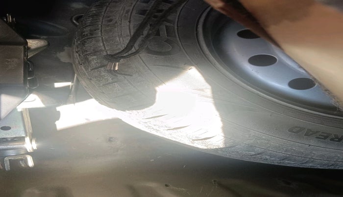 2020 Maruti Dzire LXI, Petrol, Manual, 73,790 km, tyre