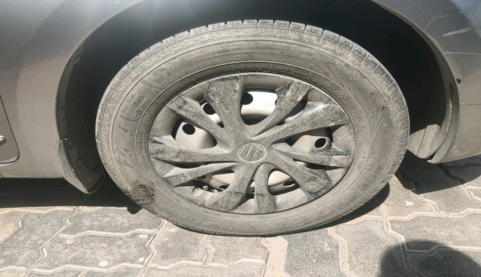 2020 Maruti Dzire LXI, Petrol, Manual, 73,790 km, tyre