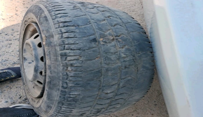 2014 Maruti Swift Dzire VXI, Petrol, Manual, 53,284 km, tyre