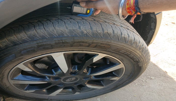 2018 Mahindra XUV500 W11 AT, Diesel, Automatic, 93,123 km, tyre