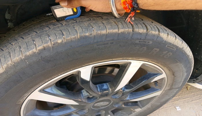 2018 Mahindra XUV500 W11 AT, Diesel, Automatic, 93,123 km, tyre