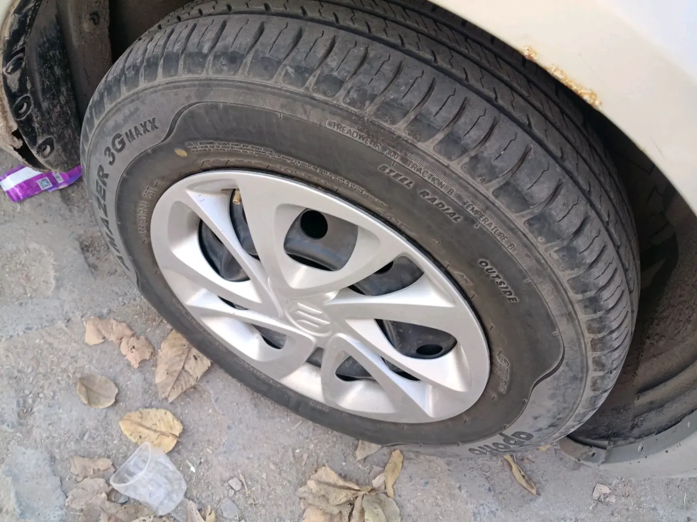 2014 Maruti Swift VXI, CNG, Manual, 1,43,783 km, tyre