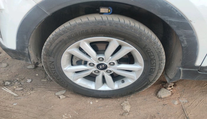 2016 Hyundai Creta SX 1.6 DIESEL, Diesel, Manual, 3,68,163 km, tyre