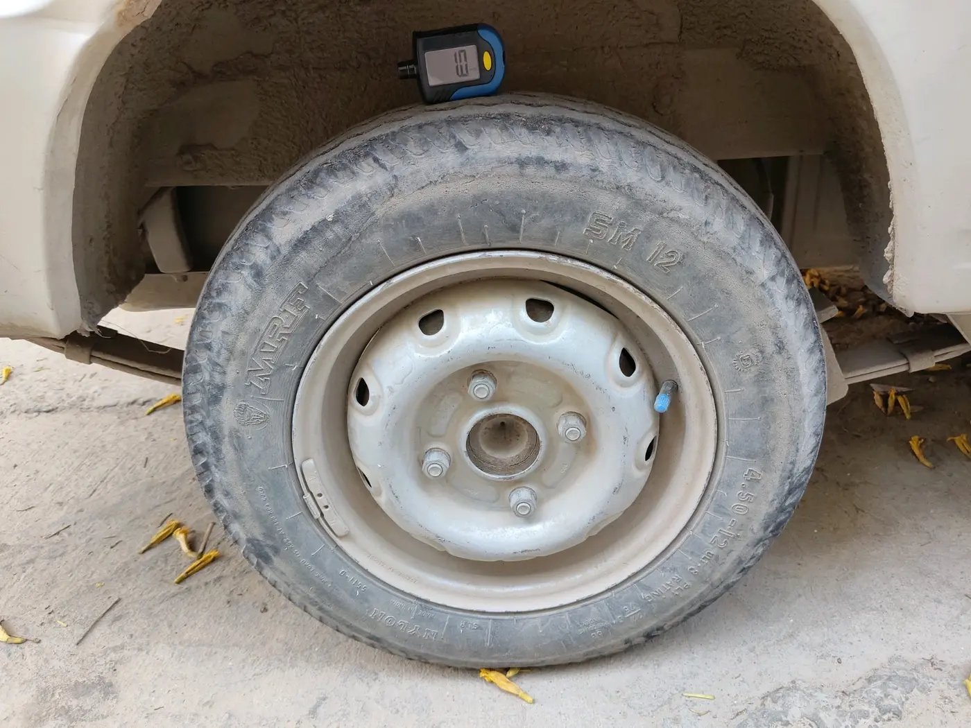 2017 Maruti OMNI E STD, CNG, Manual, 59,466 km, tyre