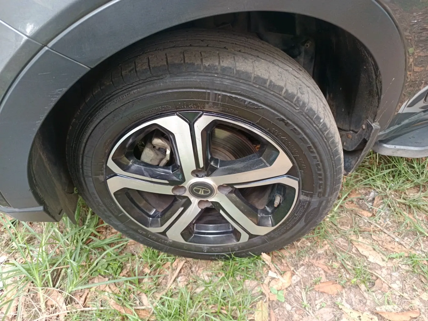 2021 Tata NEXON XMA PETROL, Petrol, Automatic, 82,521 km, tyre