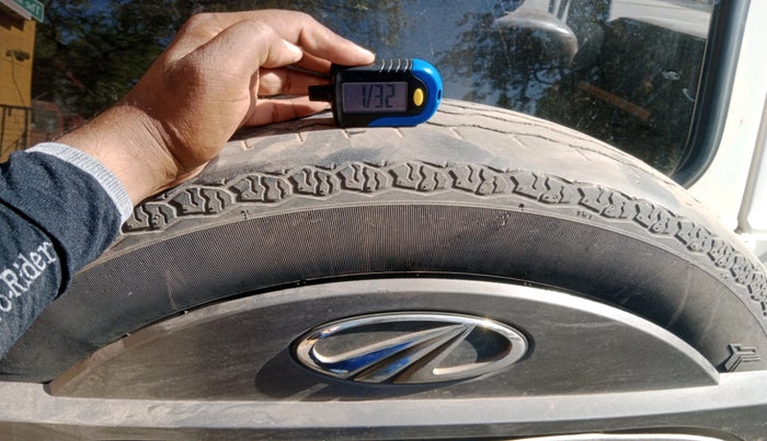 2015 Mahindra Bolero SLX BS IV, Diesel, Manual, 2,36,820 km, tyre