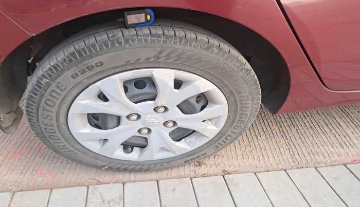 2014 Hyundai Grand i10 MAGNA 1.2 KAPPA VTVT, Petrol, Manual, 2,16,567 km, tyre