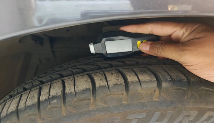 2017 Maruti Ertiga VXI CNG, CNG, Manual, 44,231 km, tyre