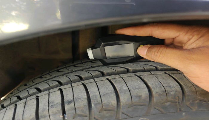 2017 Maruti Ertiga VXI CNG, CNG, Manual, 44,231 km, tyre