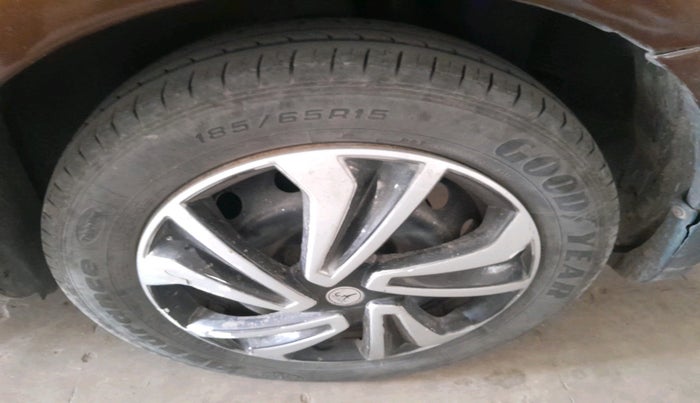 2017 Maruti Ciaz VXI+, Petrol, Manual, 94,953 km, tyre