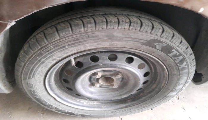 2017 Maruti Ciaz VXI+, Petrol, Manual, 94,953 km, tyre