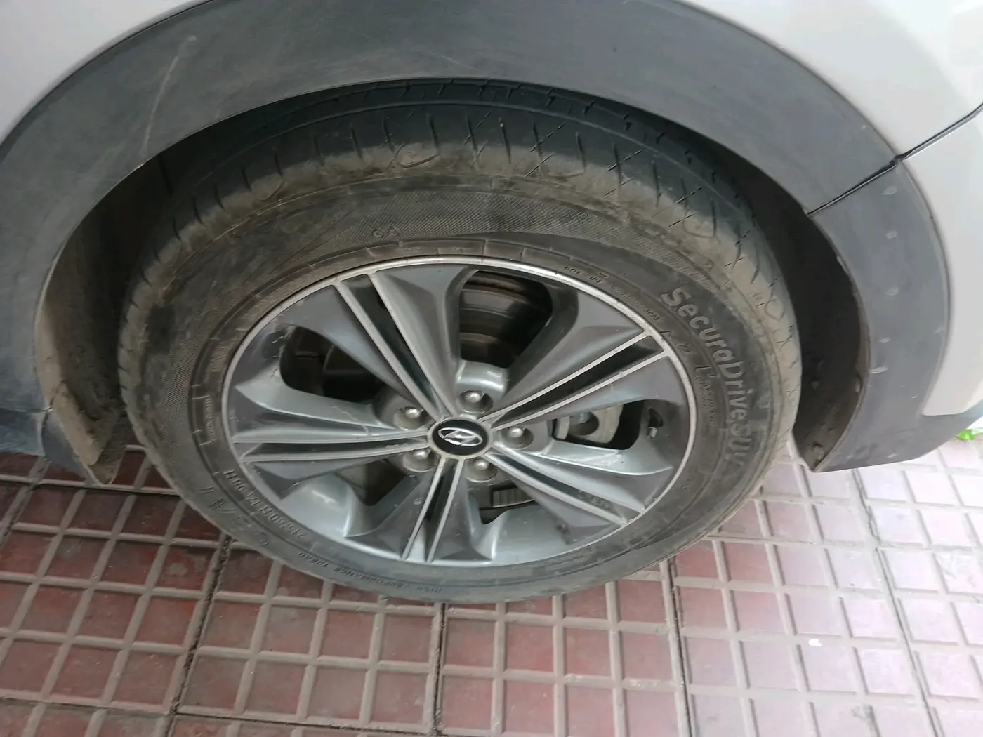 2017 Hyundai Creta SX (O) 1.6 DIESEL, Diesel, Manual, 1,37,358 km, tyre