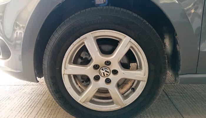 2014 Volkswagen Vento HIGHLINE DIESEL 1.6, Diesel, Manual, 1,56,544 km, tyre