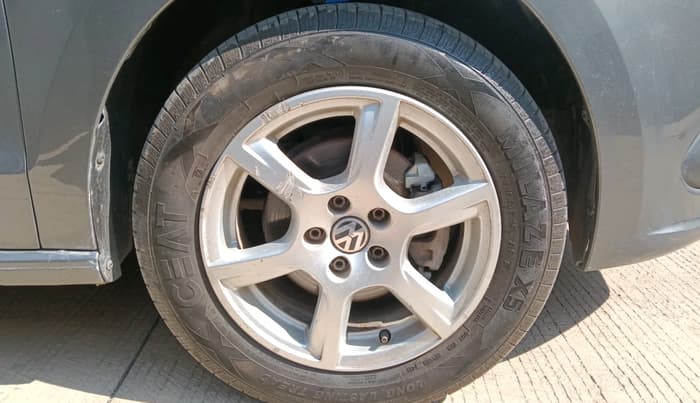 2014 Volkswagen Vento HIGHLINE DIESEL 1.6, Diesel, Manual, 1,56,544 km, tyre