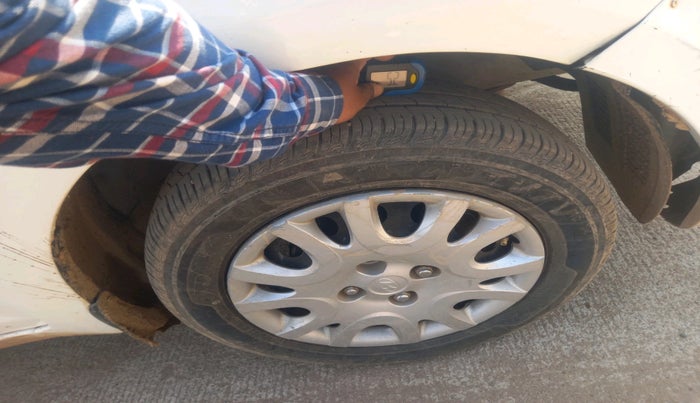 2011 Hyundai i20 MAGNA 1.2, Petrol, Manual, 98,120 km, tyre