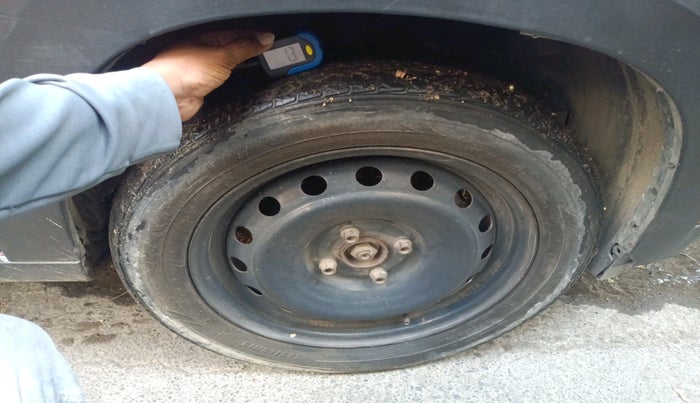 2017 Mahindra KUV 100 NXT K6+ P 6 STR, Petrol, Manual, 32,690 km, tyre