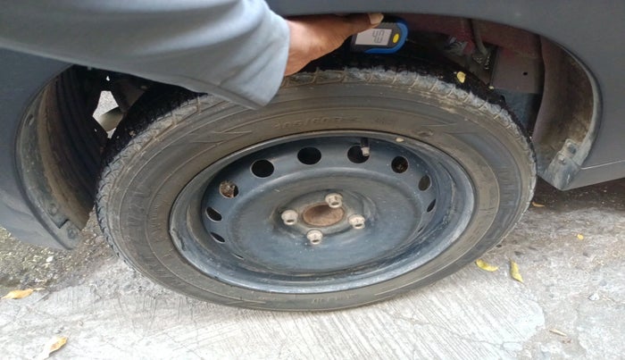 2017 Mahindra KUV 100 NXT K6+ P 6 STR, Petrol, Manual, 32,690 km, tyre