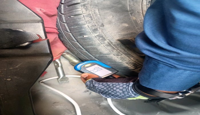 2022 Maruti Dzire VXI CNG, CNG, Manual, 95,297 km, tyre