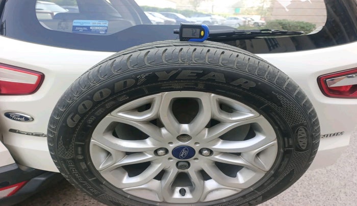2017 Ford Ecosport TITANIUM 1.5L DIESEL, Diesel, Manual, 1,41,919 km, tyre