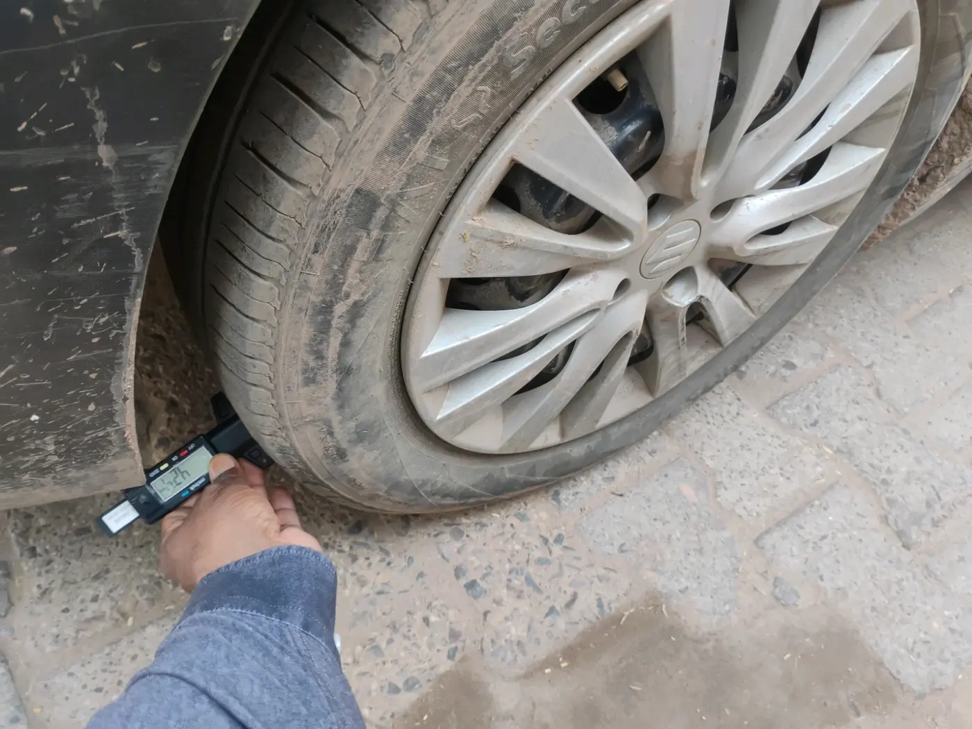 2019 Maruti Baleno DELTA PETROL 1.2, CNG, Manual, 80,993 km, tyre