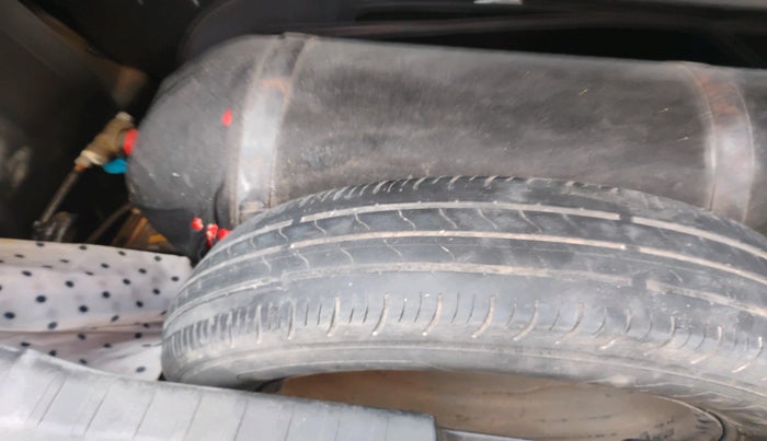 2019 Maruti Baleno DELTA PETROL 1.2, CNG, Manual, 80,993 km, tyre