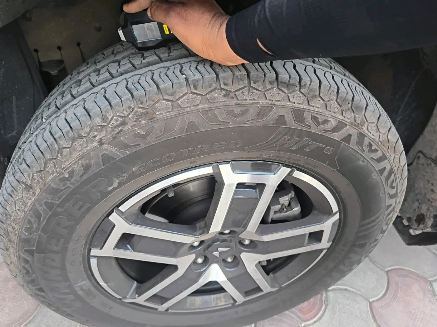 2025 Mahindra Thar Roxx MX3 Petrol AT 2WD, Petrol, Automatic, 6,613 km, tyre