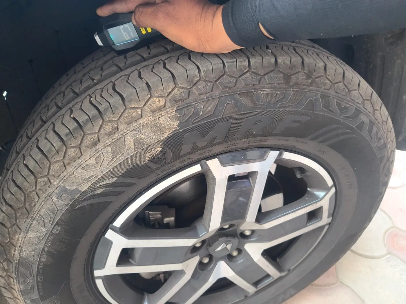 2025 Mahindra Thar Roxx MX3 Petrol AT 2WD, Petrol, Automatic, 6,613 km, tyre