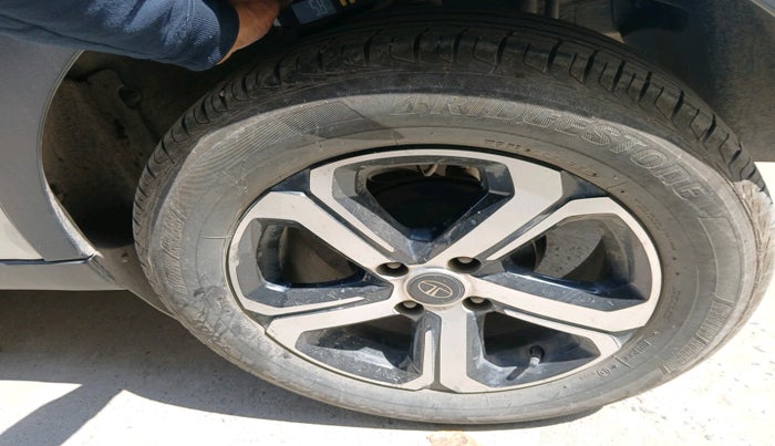 2022 Tata NEXON XZ PLUS SUNROOF DIESEL DUAL TONE, Diesel, Manual, 99,348 km, tyre