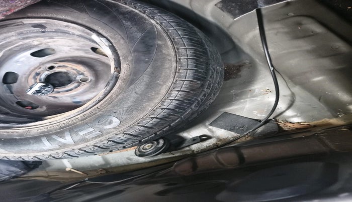 2017 Renault Kwid RXT 1.0 AMT (O), Petrol, Automatic, 45,297 km, tyre