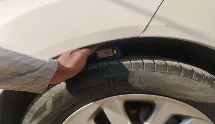 2014 Honda Mobilio 1.5L I-VTEC V, Petrol, Manual, 1,27,087 km, tyre