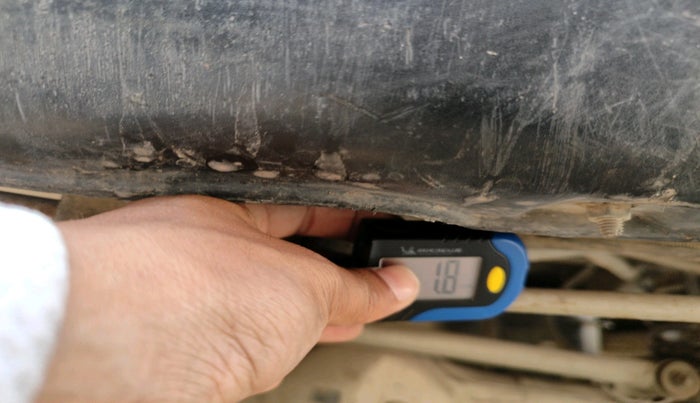 2015 Maruti Eeco 7 STR, CNG, Manual, 58,100 km, tyre