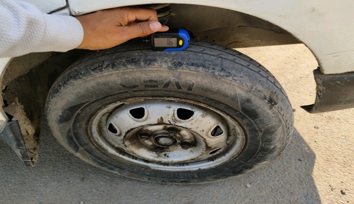 2015 Maruti Eeco 7 STR, CNG, Manual, 58,100 km, tyre