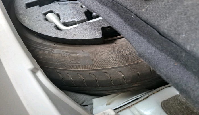 2023 Mahindra XUV300 W6 1.5 Diesel, Diesel, Manual, 83,376 km, tyre