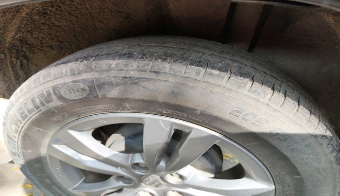 2016 Maruti Vitara Brezza ZDI PLUS DUAL TONE, Diesel, Manual, 67,876 km, tyre