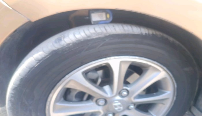 2014 Hyundai Grand i10 ASTA 1.1 CRDI (O), Diesel, Manual, 2,21,092 km, tyre