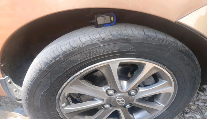 2014 Hyundai Grand i10 ASTA 1.1 CRDI (O), Diesel, Manual, 2,21,092 km, tyre