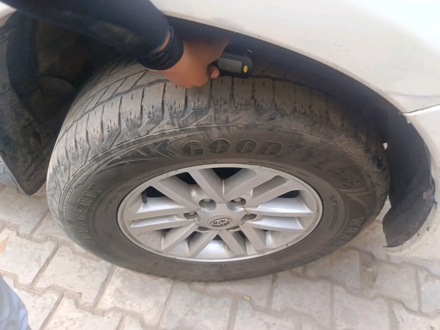 2014 Toyota Fortuner 3.0 4X4 MT, Diesel, Manual, 2,14,011 km, tyre