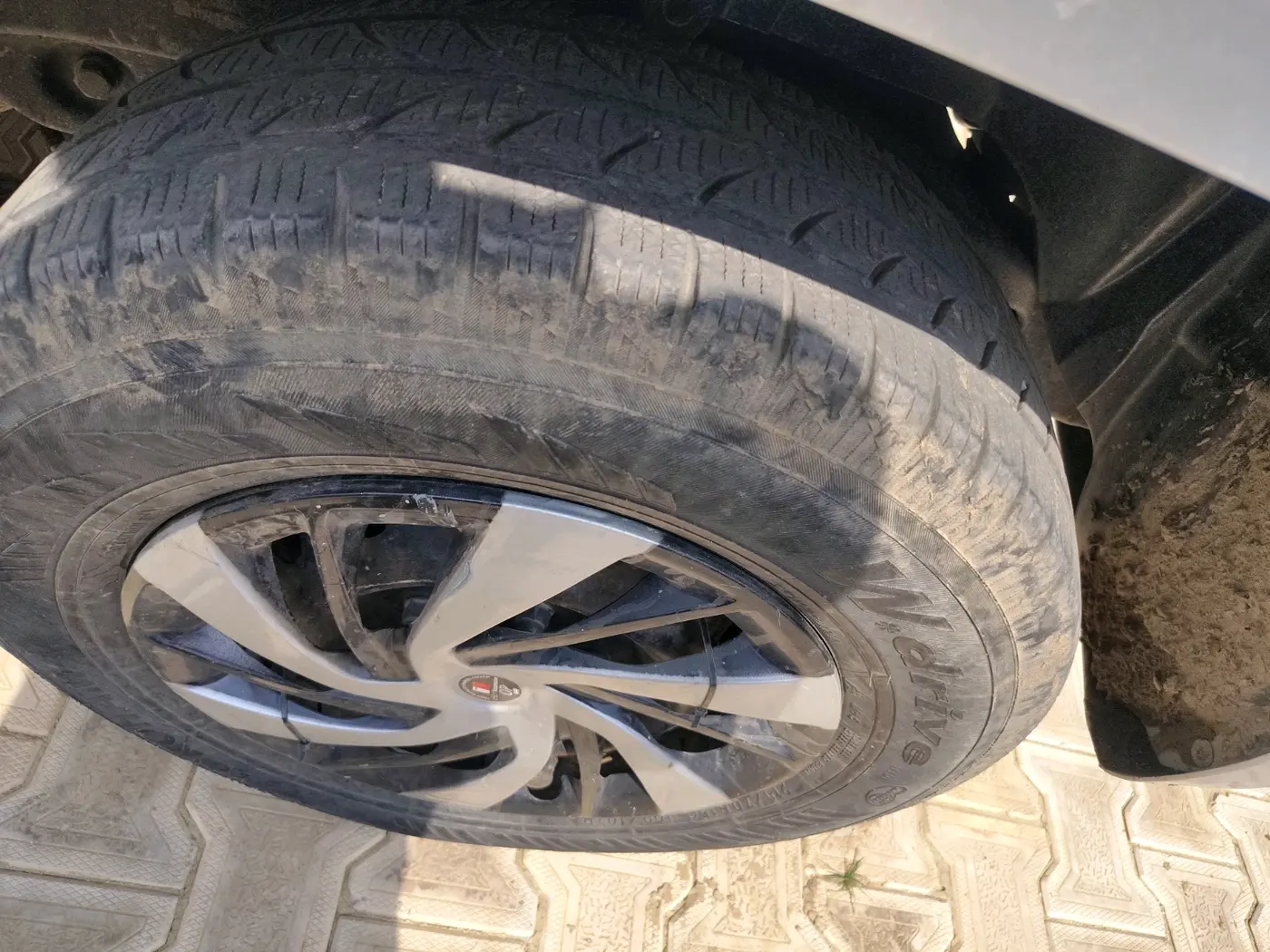2017 Mahindra TUV300 T4, Diesel, Manual, 95,529 km, tyre