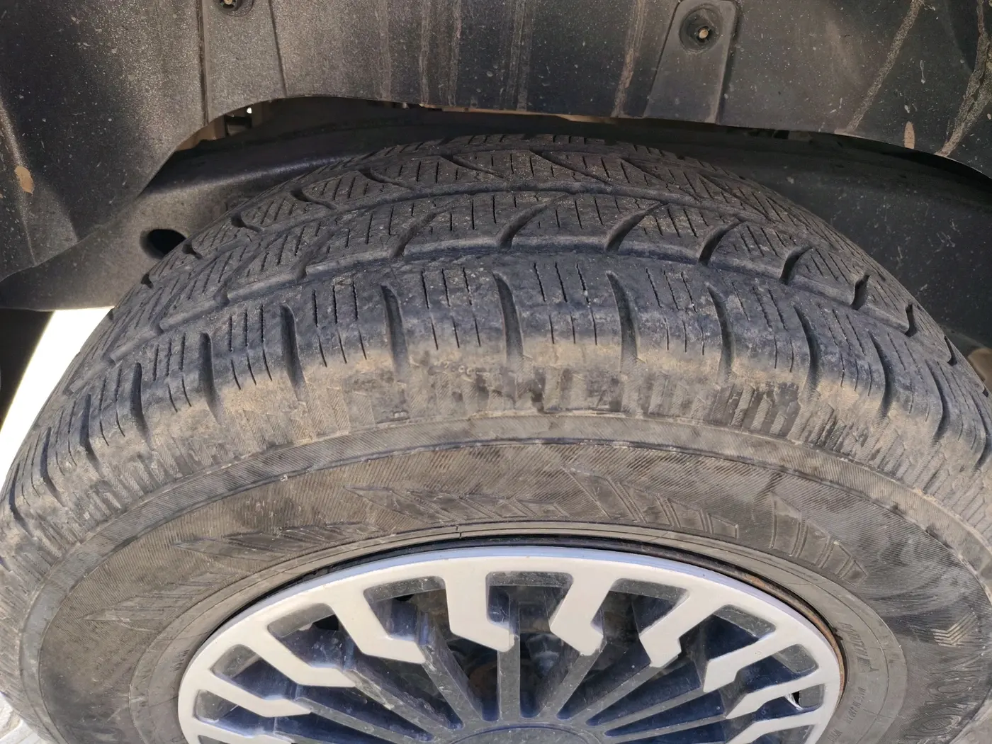 2017 Mahindra TUV300 T4, Diesel, Manual, 95,529 km, tyre