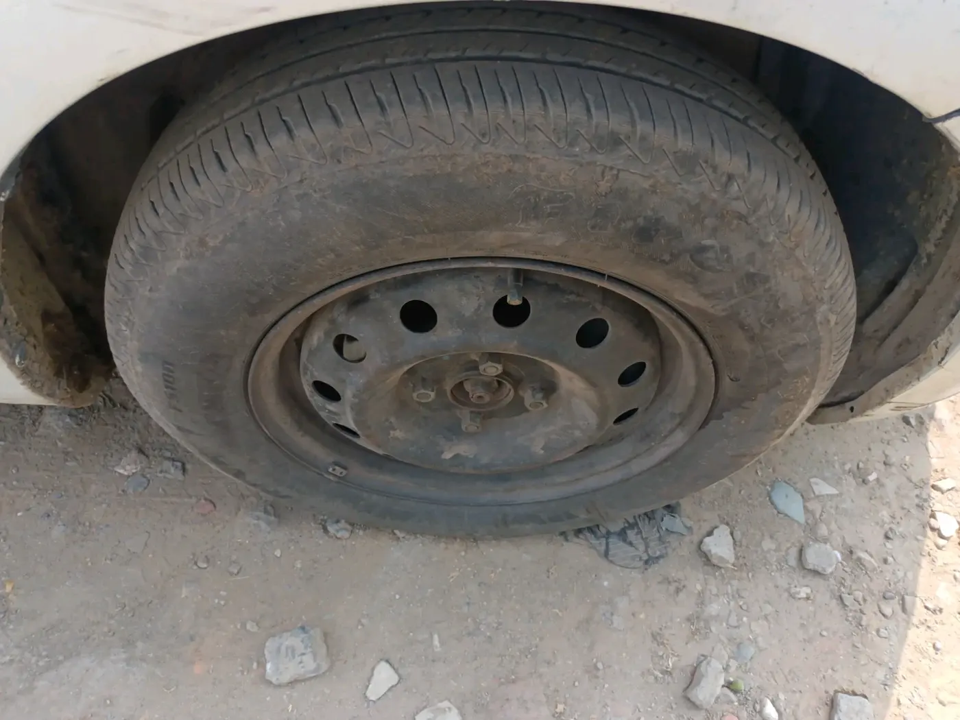 2014 Maruti Swift VXI, Petrol, Manual, 92,756 km, tyre