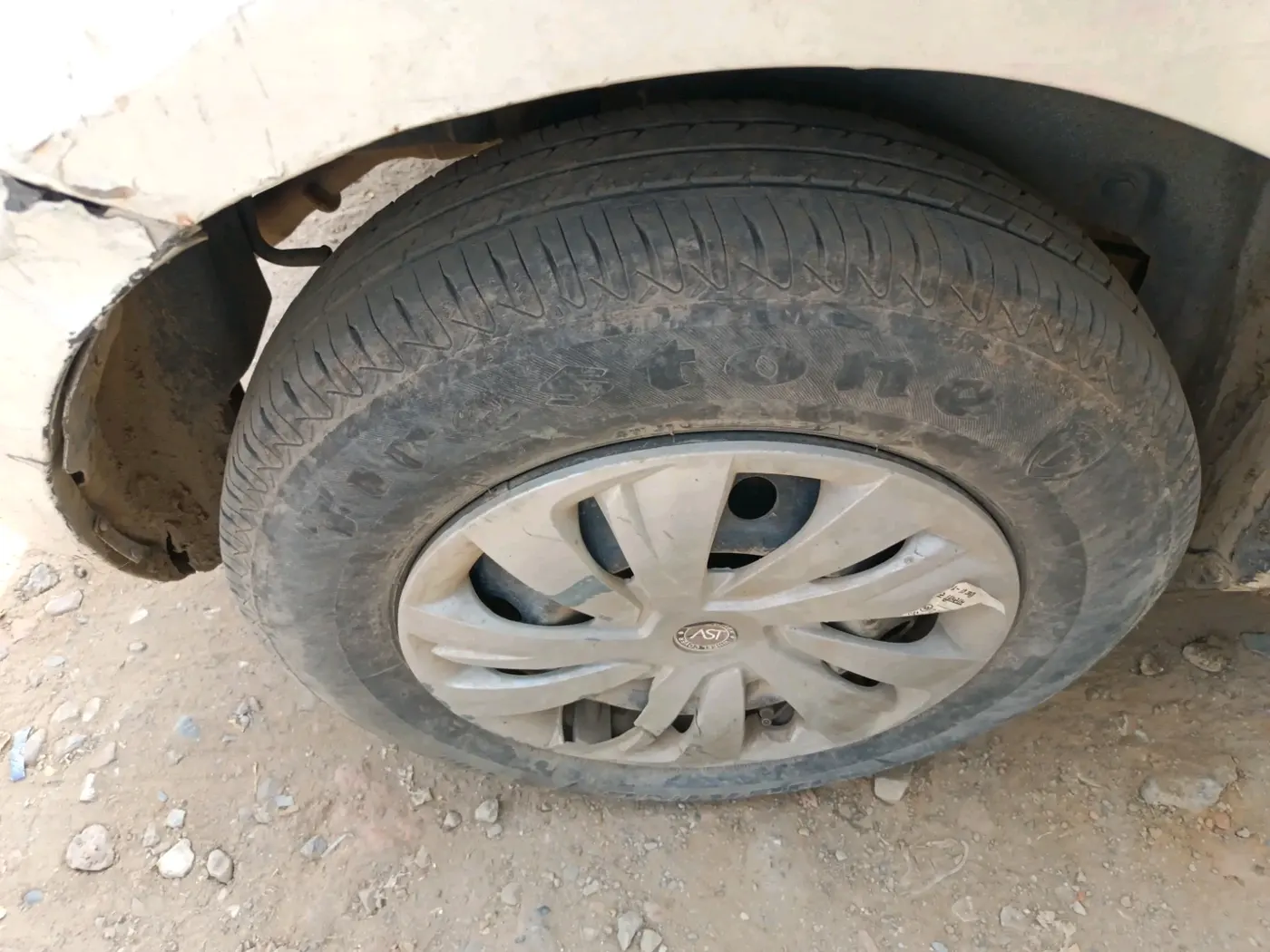 2014 Maruti Swift VXI, Petrol, Manual, 92,756 km, tyre