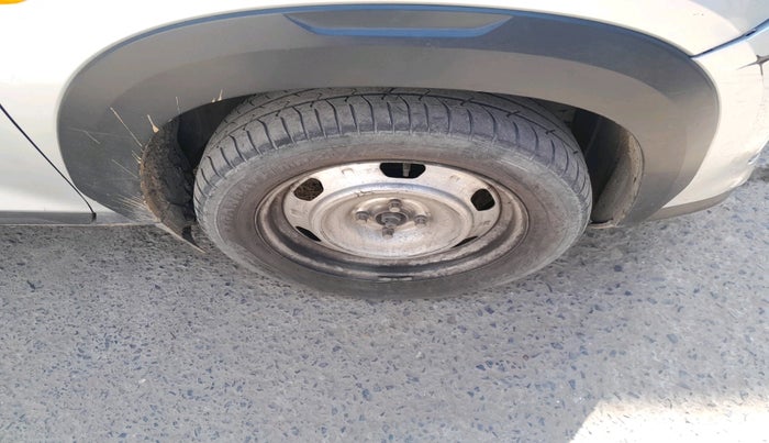 2021 Nissan MAGNITE XE, CNG, Manual, 71,494 km, tyre