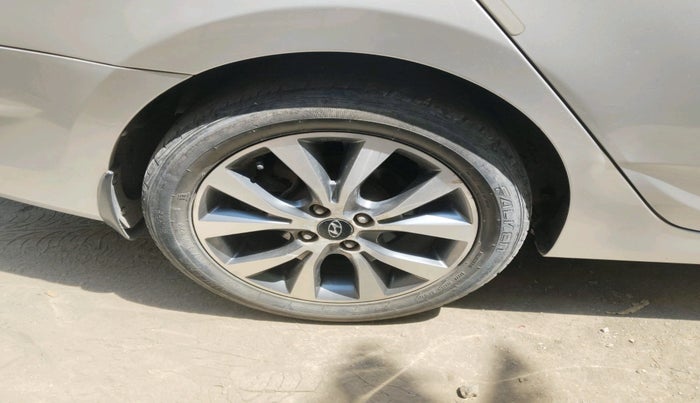 2014 Hyundai Verna FLUIDIC 1.6 VTVT SX OPT, Petrol, Manual, 66,567 km, tyre