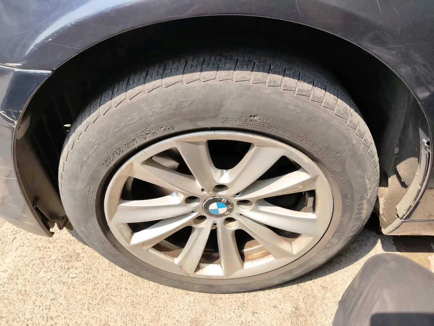 2011 BMW 5 Series 520D 2.0, Diesel, Automatic, 1,29,128 km, tyre