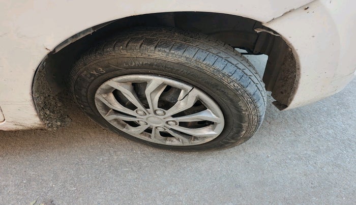 2011 Maruti Wagon R 1.0 LXI, CNG, Manual, 1,01,677 km, tyre