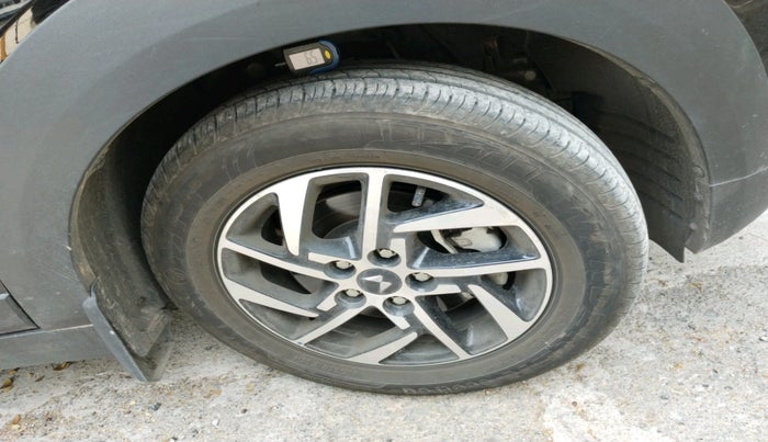 2025 Mahindra XUV 3XO AX5 1.2 L TCMPFI AT, Petrol, Automatic, 5,035 km, tyre