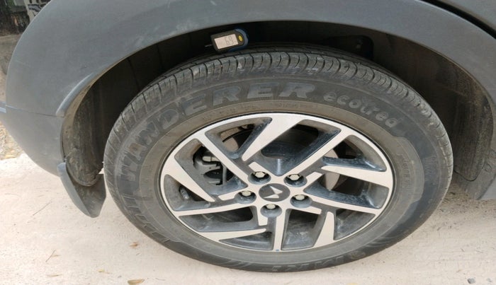 2025 Mahindra XUV 3XO AX5 1.2 L TCMPFI AT, Petrol, Automatic, 5,035 km, tyre